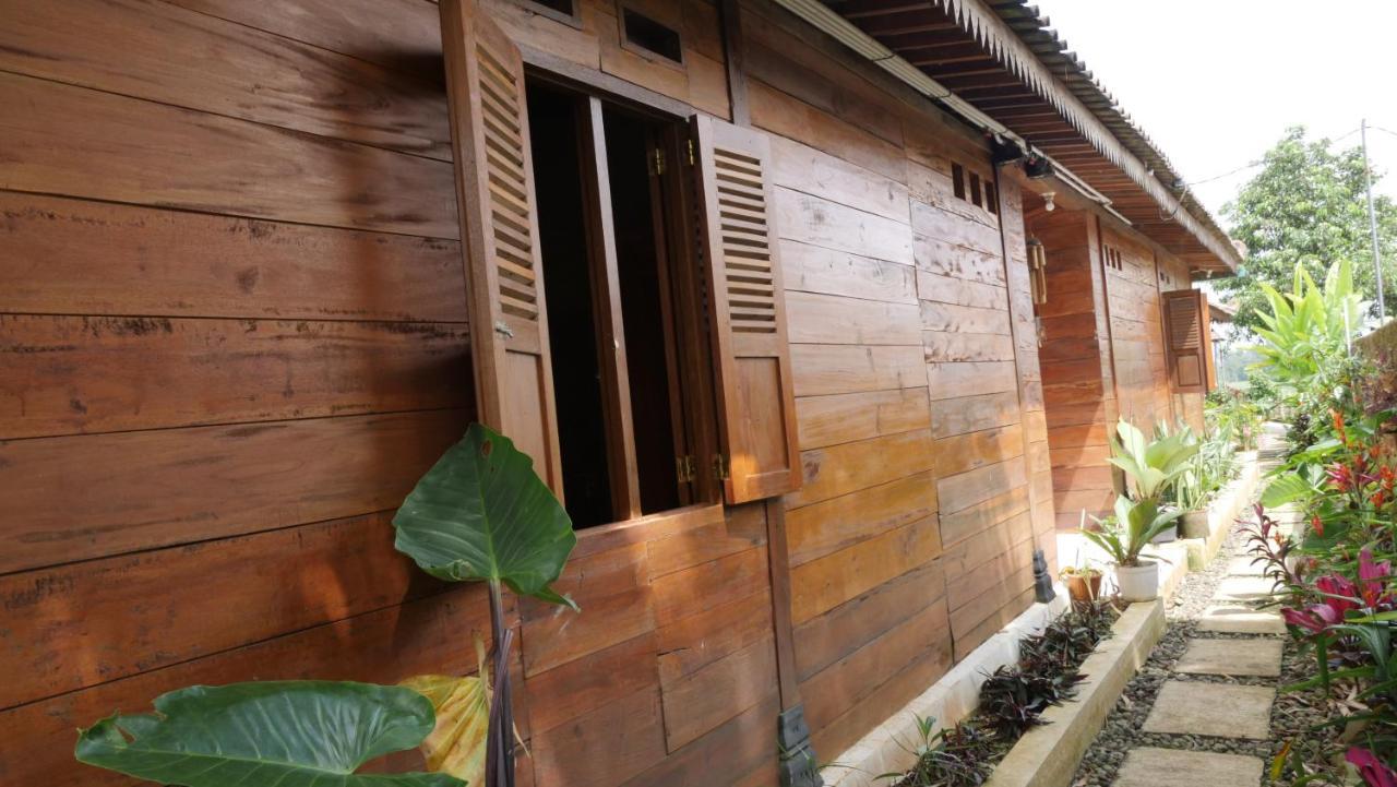 Gasthaus Sanggar Pantcha Indra Kemuning Exterior foto